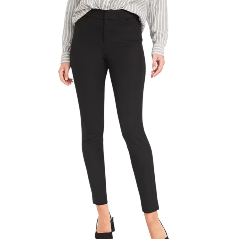 🩷 3/$20 Old Navy women’s Black High Rise Curvy Pixie Size 12 casual or work wear